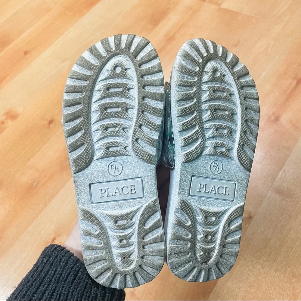 Childrens Place White & Silver Padded Slip On Slide Sandals Girls Size 13